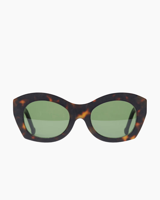 tortoise plastic oval sunglassesby Marie-Sophie Dion model ArpinS, front view, lunettes de vue ovale couleur Écaille de tortue