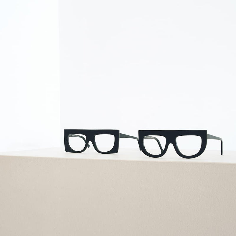 Deux montures carrées noires signées Marie-Sophie Dion — collection lunettes noires Bar à Lunettes Québec